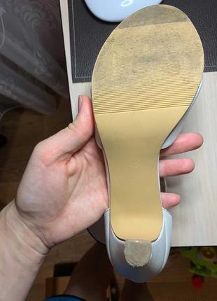 Босоніжки на підборах5 фото