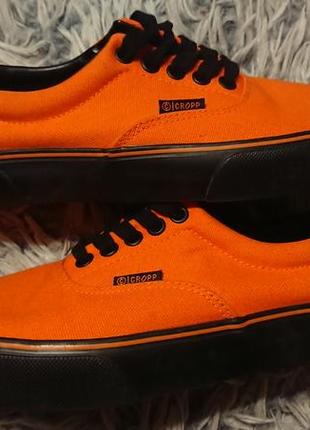 Помаранчені кеди cropp
