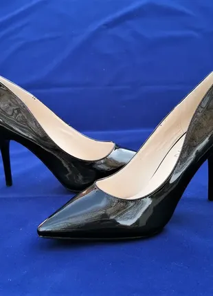 Женские черные туфли на шпильке лаковые