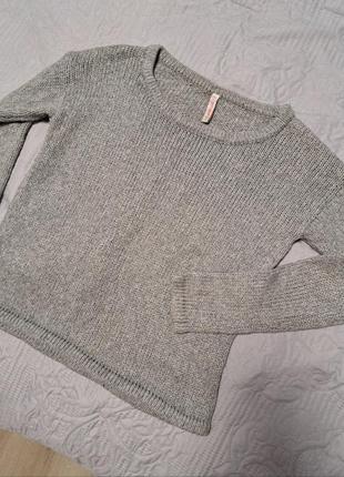 Серый укороченный свитер с блестящей нитью джемпер1 фото
