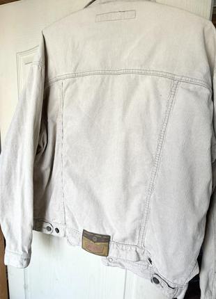 Дуже гарна куртка молочного кольору в рубчик джинсова4 фото