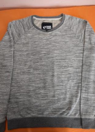 Стильний светр від відомого бренду.4 фото