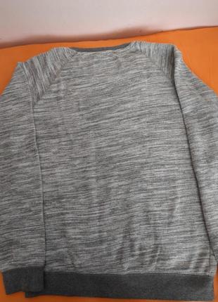 Стильний светр від відомого бренду.7 фото