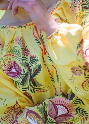 4616 дизайнерська жіноча вишиванка з натурального 100% льону насиченого жовтого кольору7 фото