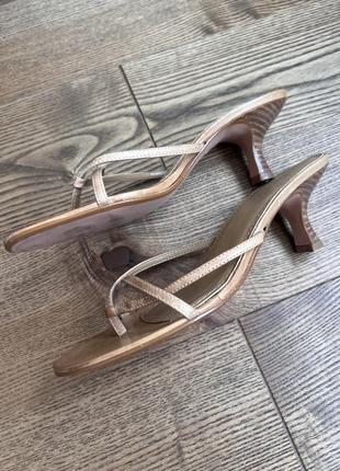 Шльпанці на підборах faith