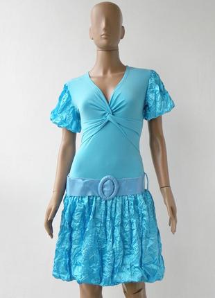 Оригинальное комбинированное платье голубого цвета. размер м.