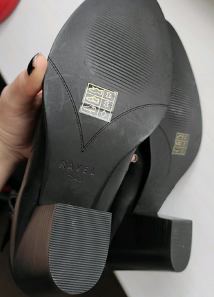 Чорні черевики шкіряні чобітки на підборах ravel9 фото