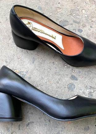 40 р жіночі шкіряні туфлі човники на підборах5 фото