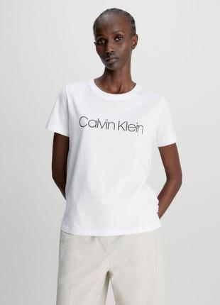 Футболка женская calvin klein, цвет белый😍