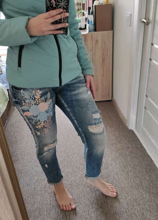 Стильні жіночі джинси1 фото