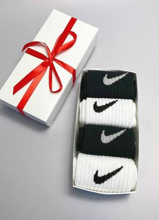 Набір чоловічих високих шкарпеток в стилі nike 41-45 на 4 пари у подарунковій коробці...