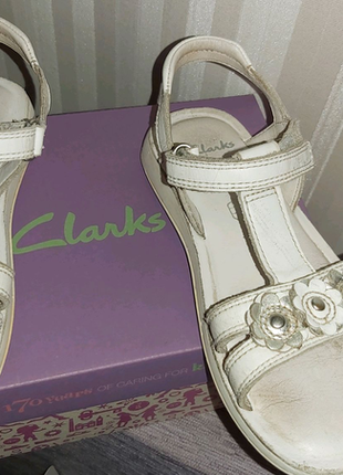 Шкіряні босоніжки clarks