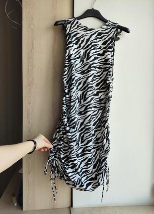 Платье зебра с анималистическим принтом мини в облипку с затяжками3 фото
