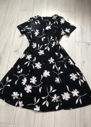 Красивое винтажное платье в цветочный принт1 фото