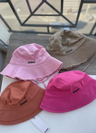 Брендові шапки панамки jacquemus нові кольори різні кепки10 фото