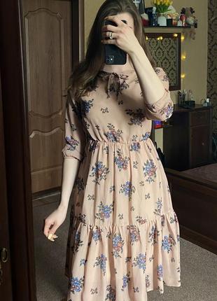 Плаття в квітковий принт сукня з шляркою