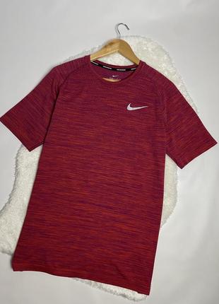 Бігова спортивн футболка nike m nk df knit top1 фото