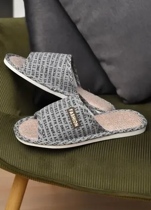 Домашние текстильные тапочки с принтом надписи тапочки с открытым носком