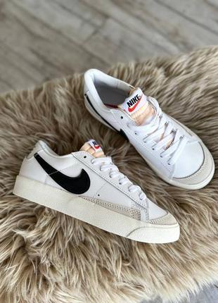 Nike blazer low 77 vintage white black