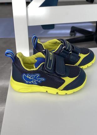 Новые легкие кроссовки geox оригинал 20 размер (13см стелька)