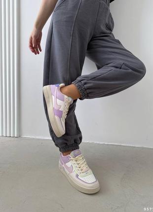 Женские кожаные, белые, стильные и качественные кроссовки nike. от 38 до 41 гг. 9577 мм.  артикул 957 фото