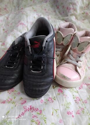 Дві пари взуття на дівчинку1 фото