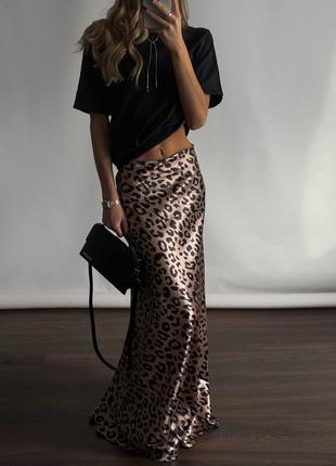Трендовая бежевая атласная юбка макси леопардовая длинная стильная легкая трендовая качественная4 фото