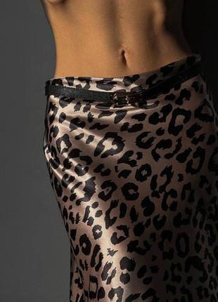 Трендовая бежевая атласная юбка макси леопардовая длинная стильная легкая трендовая качественная6 фото