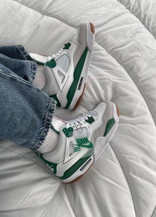 Крутейшие женские и мужские кроссовки nike air jordan 4 retro x sb pine green белые с зелёным4 фото