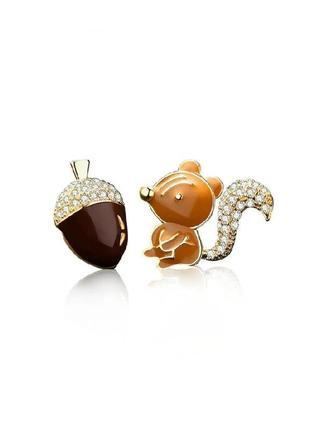 Серьги пусеты (гвоздики) liresmina jewelry белочка и желудь 1.2 см золотистые асимметричные серьги