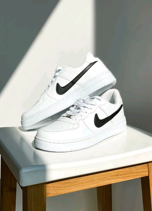 Nike air force white black strip