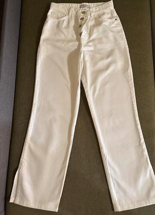 Прямые  белые джинсы с распорками4 фото