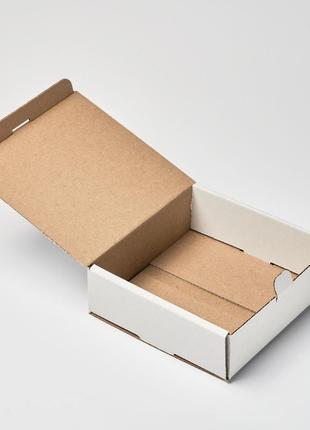 Коробка картонная 150*150*50 мм, с замочком , самосборная, белая