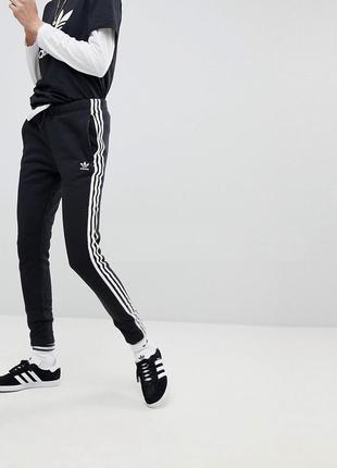 Зауженные спортивные штаны адидас узкачи adidas originals приталенные  спортивки чиносы — цена 550 грн в каталоге Спортивные брюки ✓ Купить  мужские вещи по доступной цене на Шафе | Украина #47347571