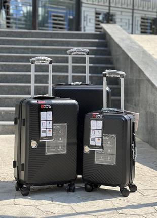 Ударопрочный пластиковый средний чемодан дорожный m на колесах 75 литров