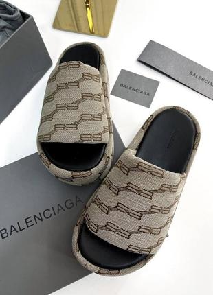 Шлепанцы на платформе в стиле balenciaga беж