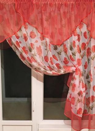 Тюль на кухню красного цвета с цветами2 фото