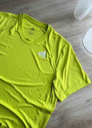 Спортивна футболка adidas яскрава чоловіча l3 фото