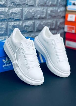 Кросівки жіночі adidas, білі модні стильні кросівки адідас