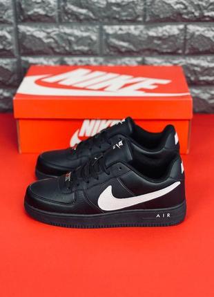 Кросівки nike air force 1 чоловічі, чорні класичні кросівки4 фото