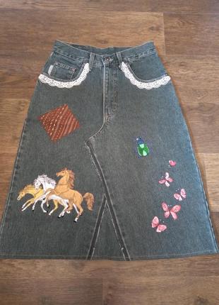 Джинсовая юбка миди с вышивкой1 фото