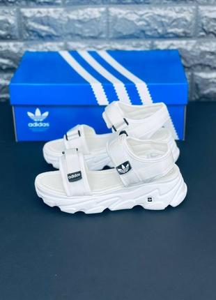 Босоніжки жіночі adidas, білі зручні сандалі на липучках4 фото