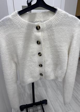 Белый свитер (травка)4 фото