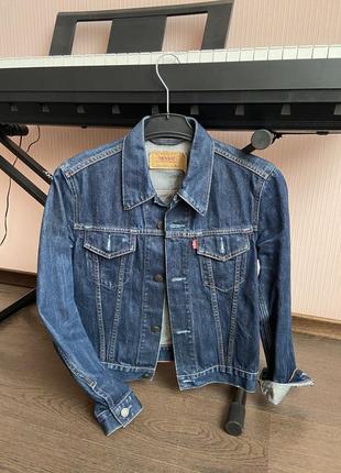 Джинсовая куртка levis