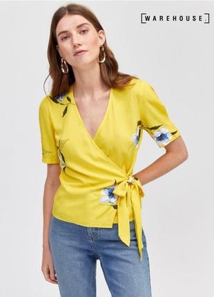 Желтая блуза топ с v-образным вырезом запахом и цветочным принтом warehouse3 фото