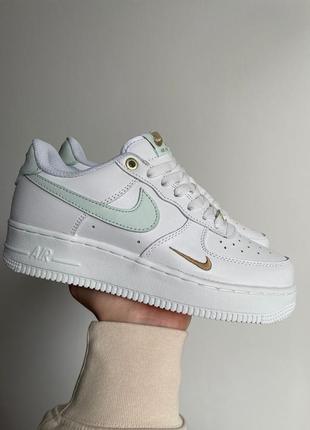 Женские кроссовки найк аир форс 1 белые / nike air force 1 mini swoosh