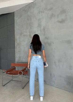 Женские джинсы мом голубые с разрезами высокая посадка3 фото