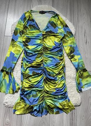 Платье с рюшами сборками принт яркое платье облегающее