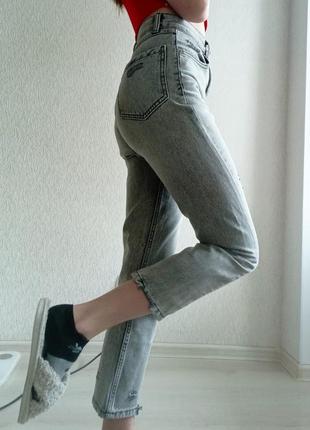 Сірі джинси мом5 фото