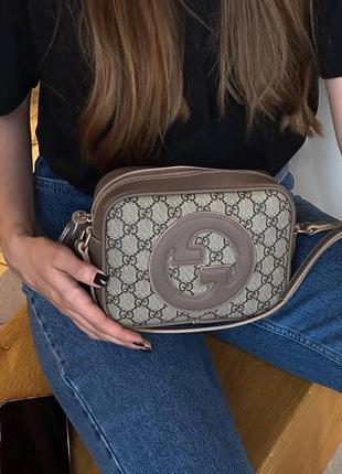 Женская сумка gucci blondie small shoulder bag beige